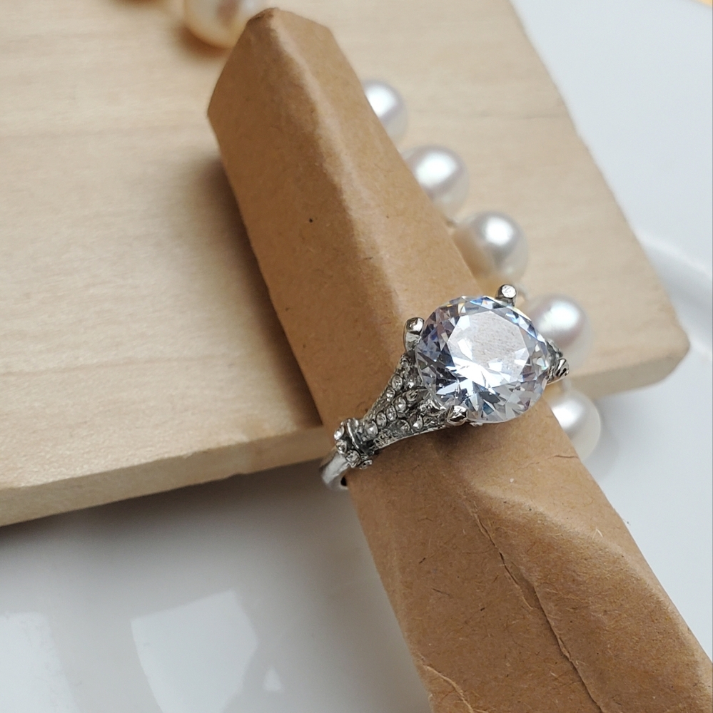 ๐ Large Diamond Ring - Picture 2 of 8